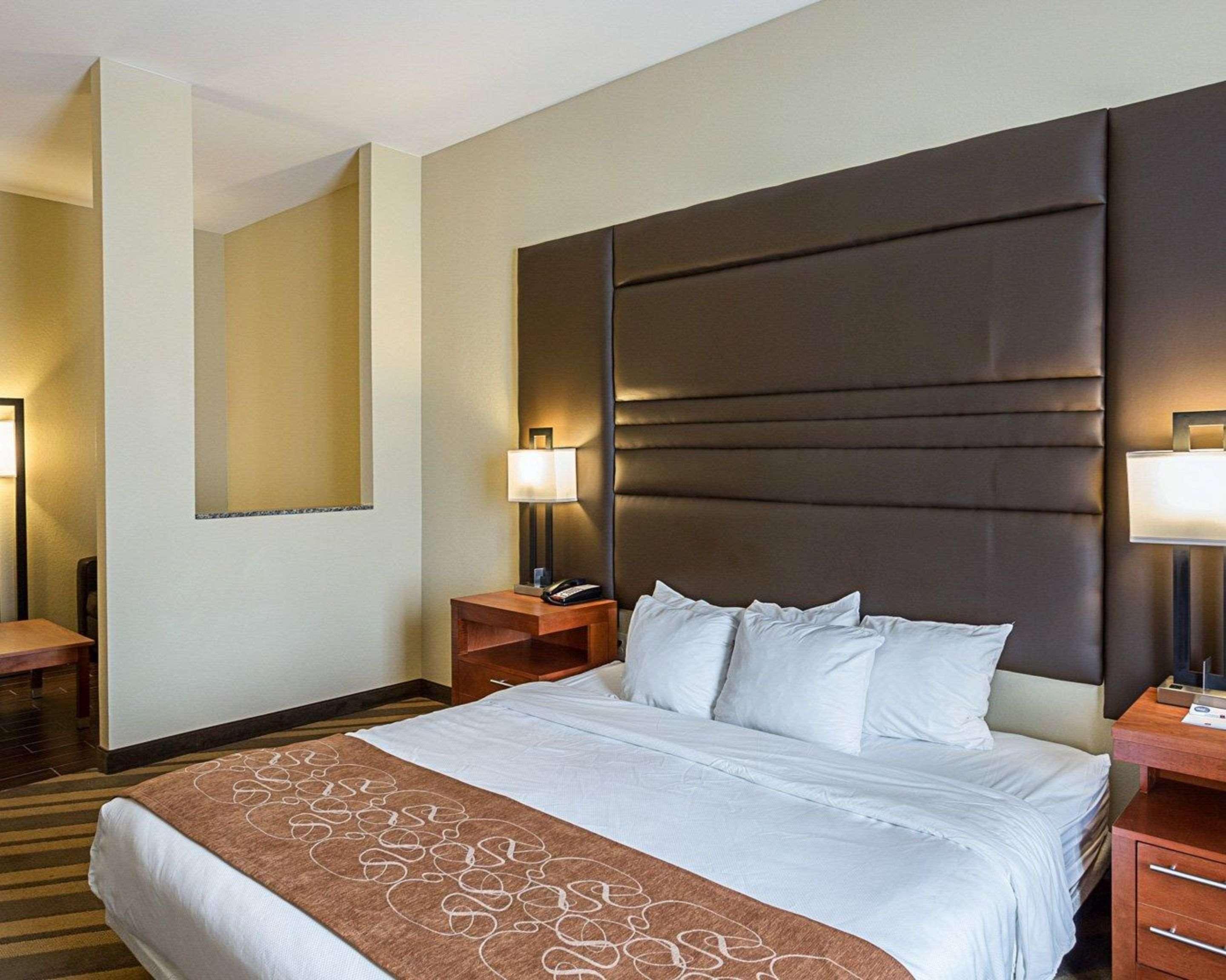 Comfort Near Tanger Outlet Mall Gonzales