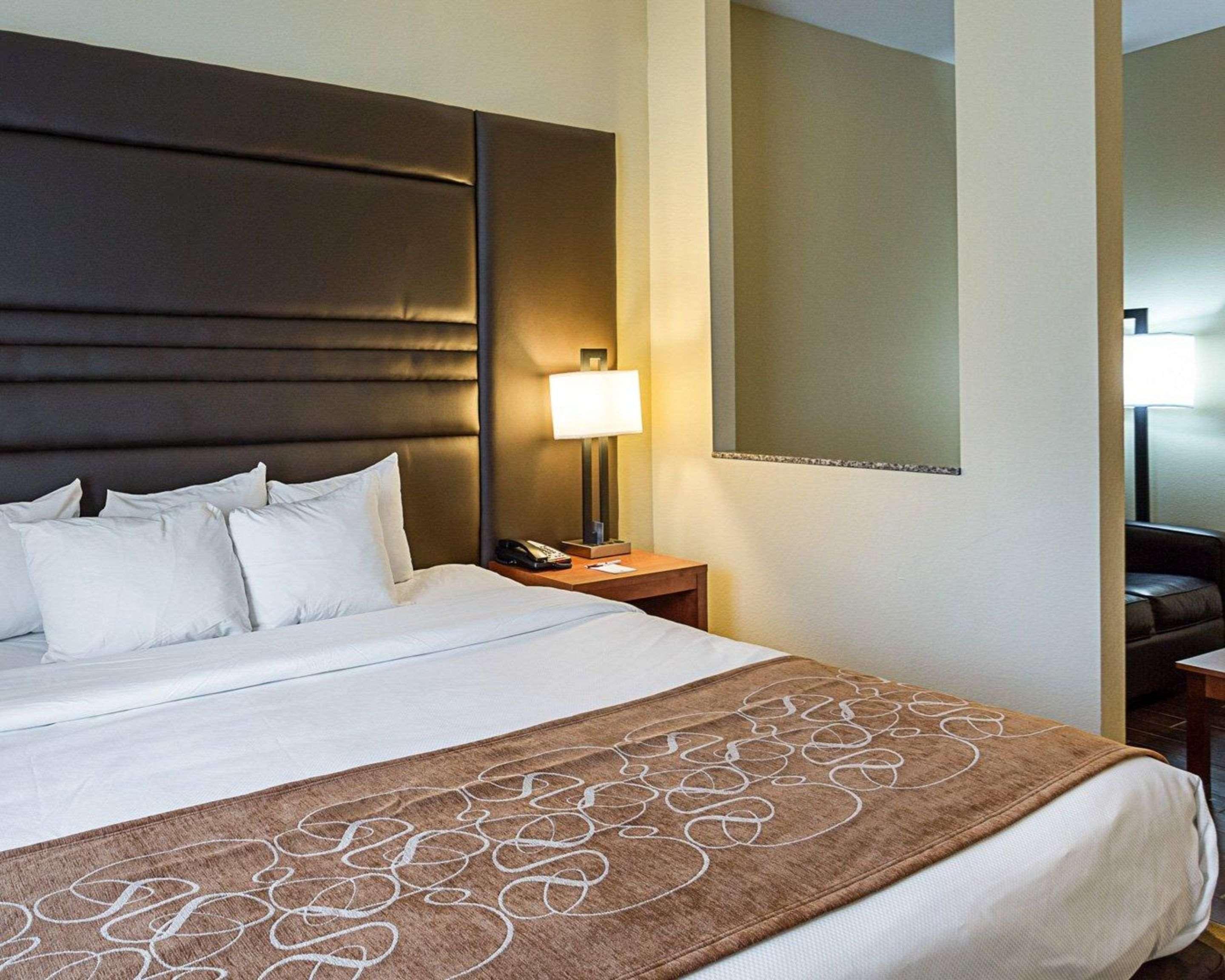 Comfort Near Tanger Outlet Mall 3*