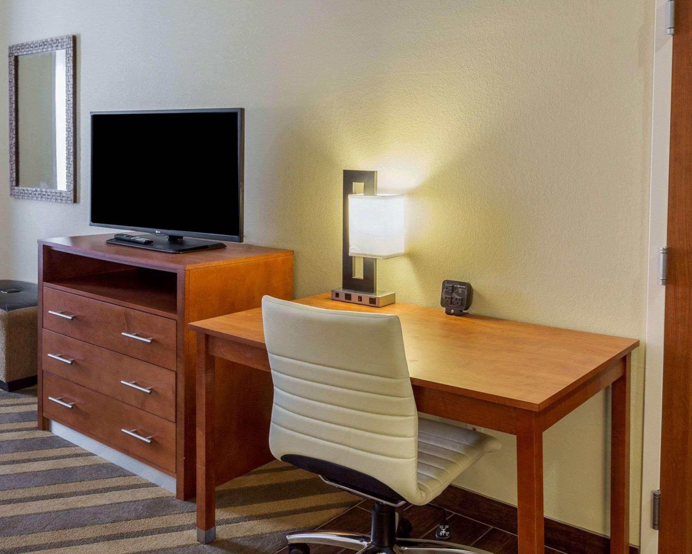 Comfort Near Tanger Outlet Mall Hotel 3*