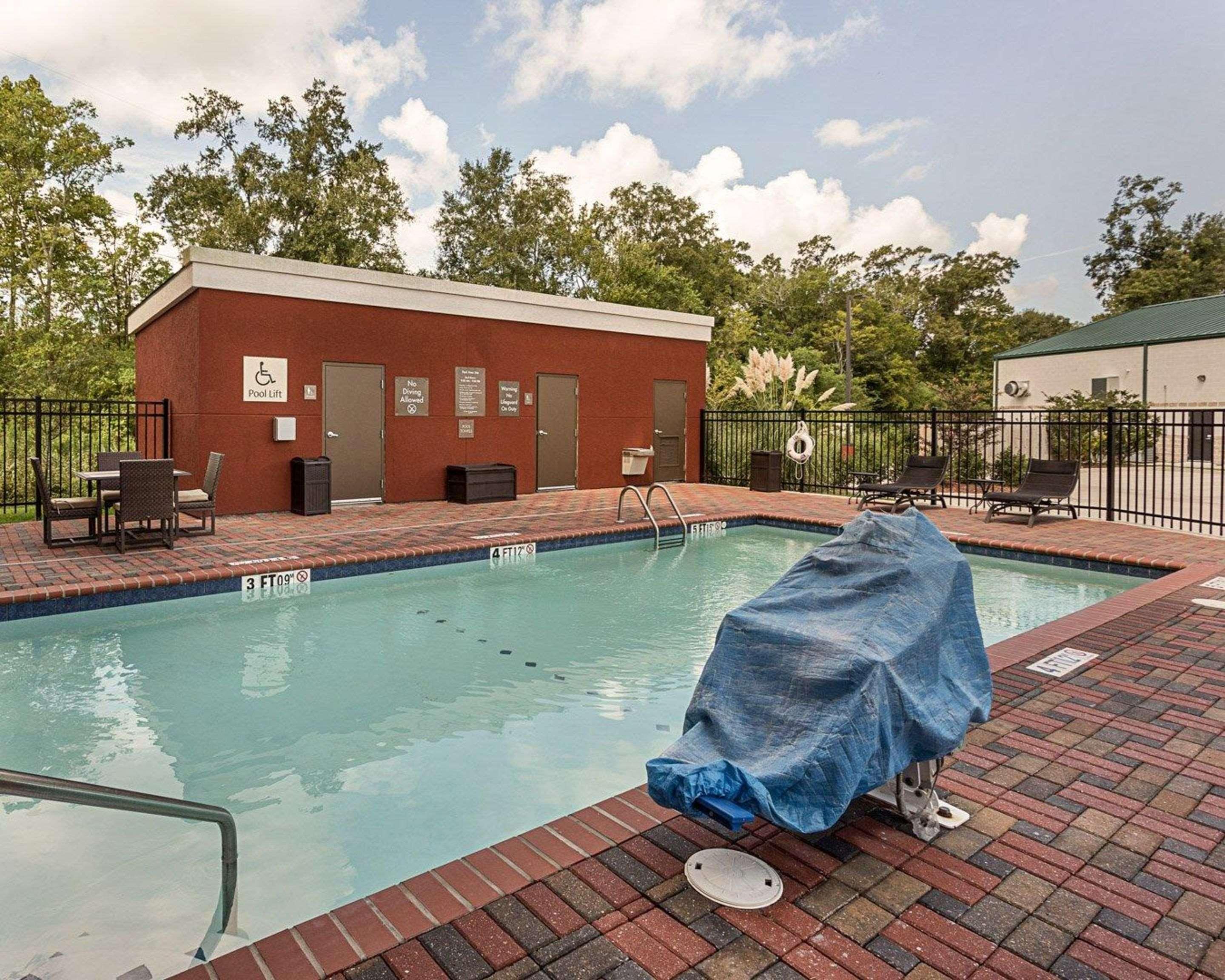 Hotel Comfort Near Tanger Outlet Mall