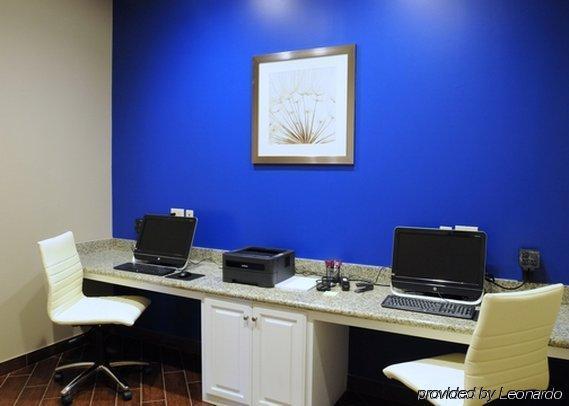 Comfort Near Tanger Outlet Mall 3*