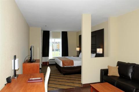 Comfort Near Tanger Outlet Mall Hotel